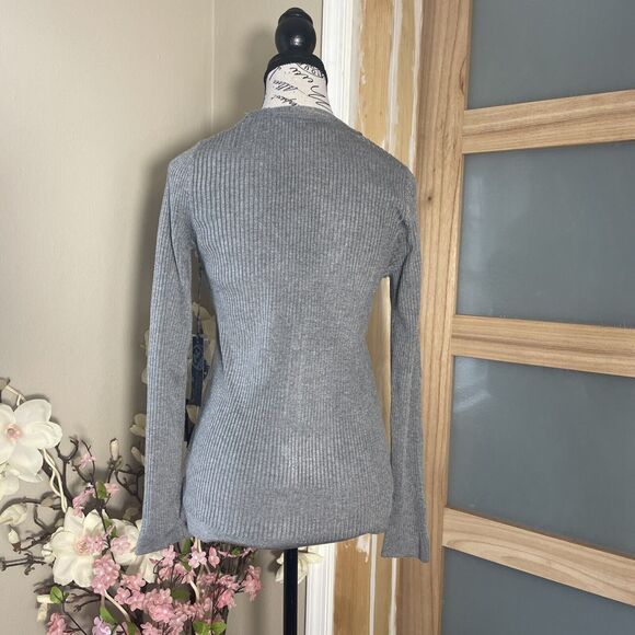 POOF Button Down V-Neck Long Sleeve Gray Cardigan Sweater Women's Size M - Picture 4 of 6